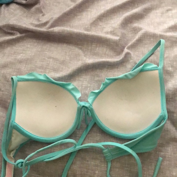 Victoria’s Secret bikini top - Picture 3 of 5